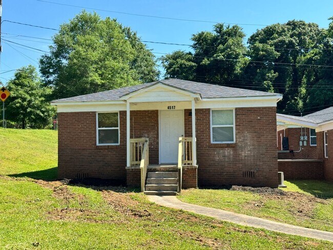 Building Photo - Two bedroom apartment for $1199 per month ~5 minutes from the Airport in a quaint and quiet commu... Unit 4507 Helena Street