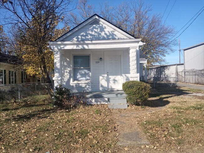 Building Photo - Now available !! Cute 3 bed 2 bth bungalow Rental