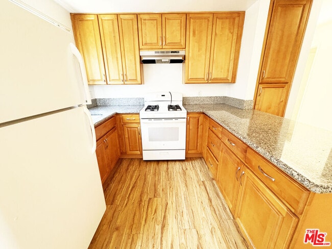 Photo - 5440 Carlton Way Unidad 110