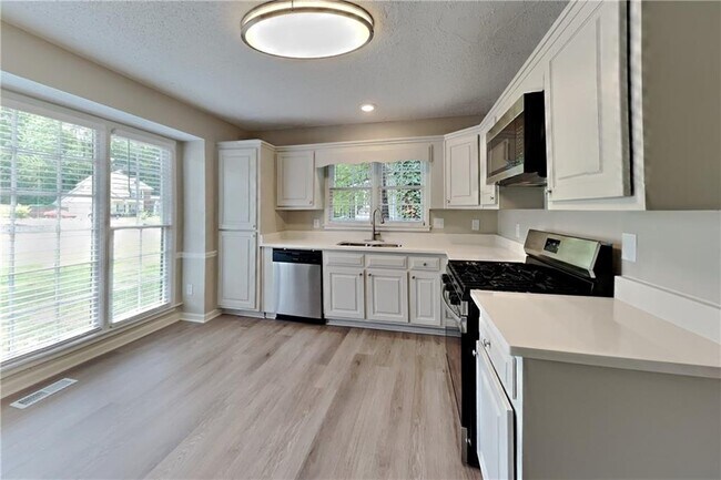 Photo - 345 Deerwood Dr