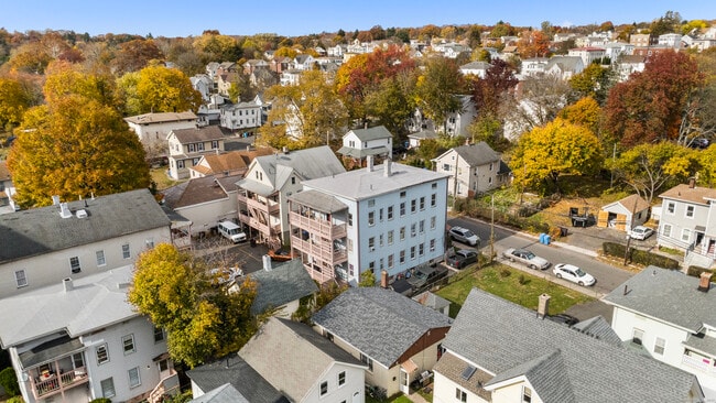 Building Photo - 14 Crown St Unit 3E