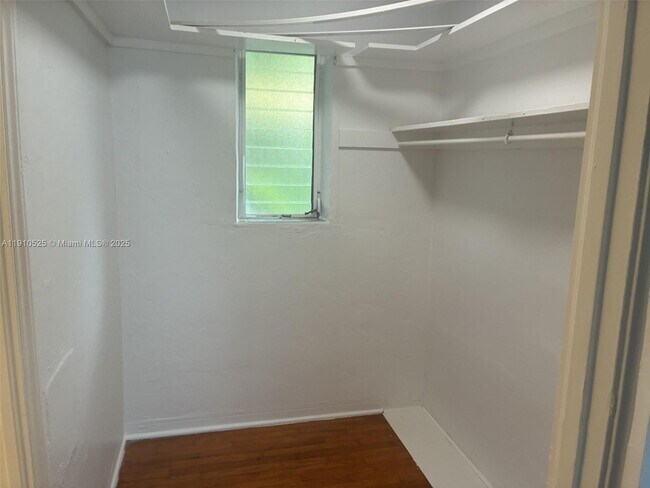 Photo - 334 25th St Unidad 3