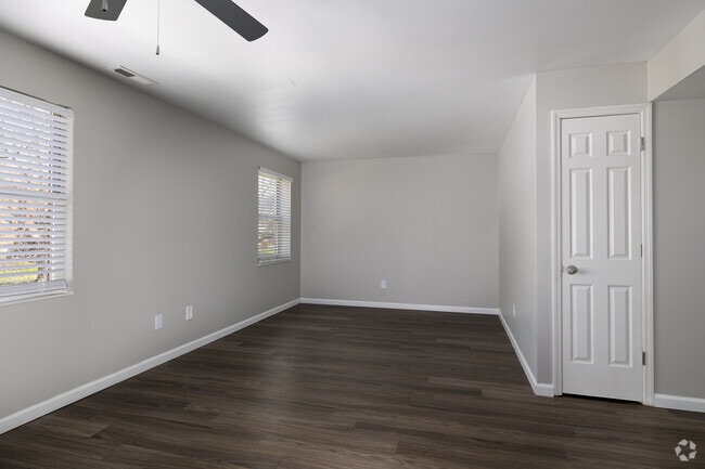 2BR, 2BA - 900SF - Platinum