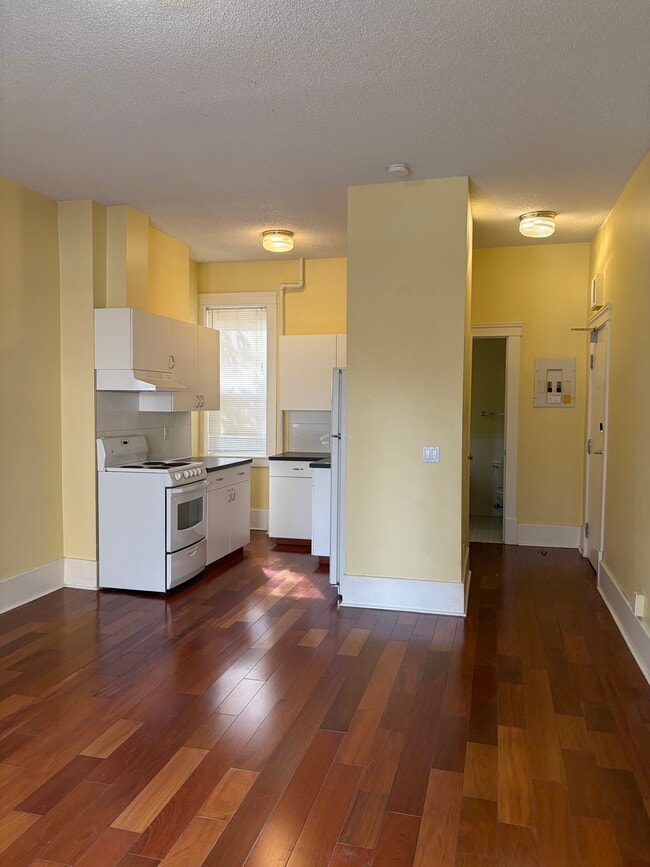 Photo - Studio Suite Available Immediately – Hathaway Apartments Unit 22