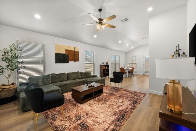 Photo - Four Beds, All Appliances, All Smiles!