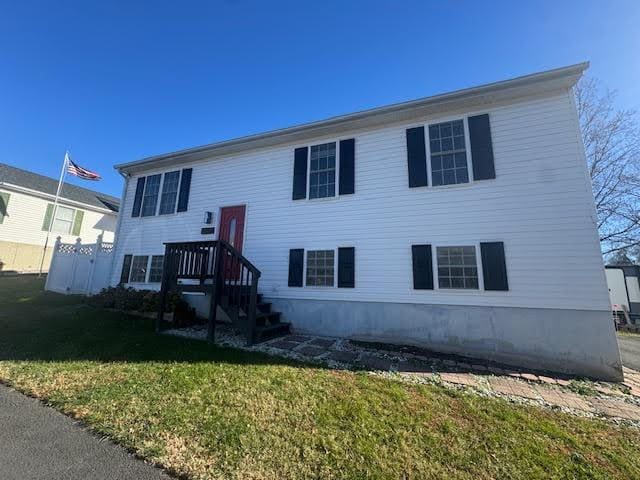 Building Photo - "Charming 4-Bed Home with Finished Basement & Gleaming Hardwood Floors in Marshall, VA!"