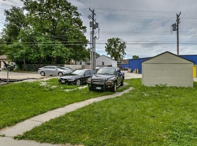 Building Photo - 4821 Walker Ave