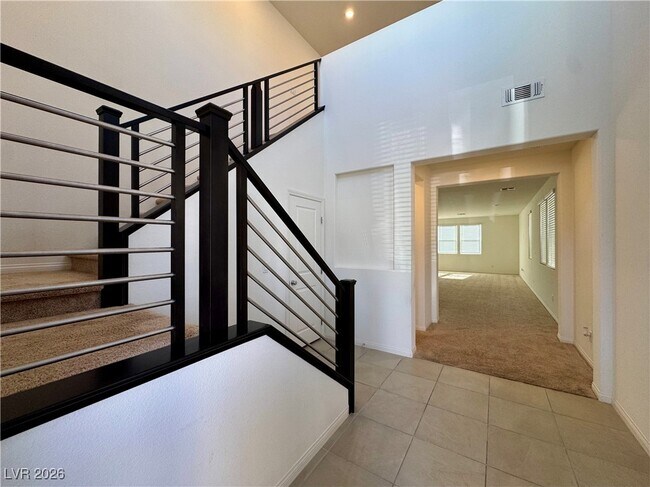 Building Photo - 8109 Minavalle Ave