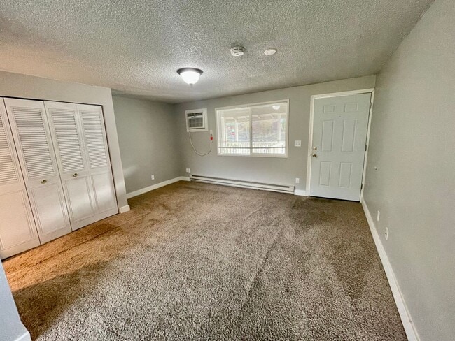 Photo - Freshly Updated Studio Apartment with Utilities Included! Unidad A6