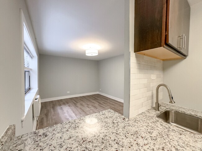 Photo - 536 W Barry Ave Unit J09P