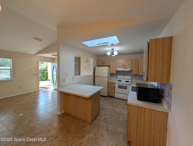 Photo - Large Rental Home with Inlaw quarters