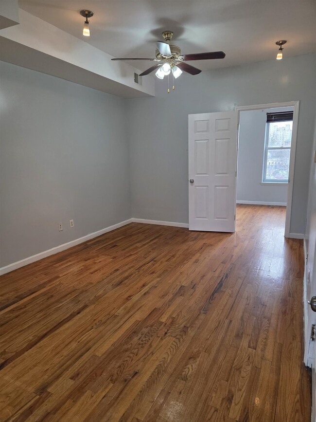 Building Photo - 693 BERGEN Ave Unit 2