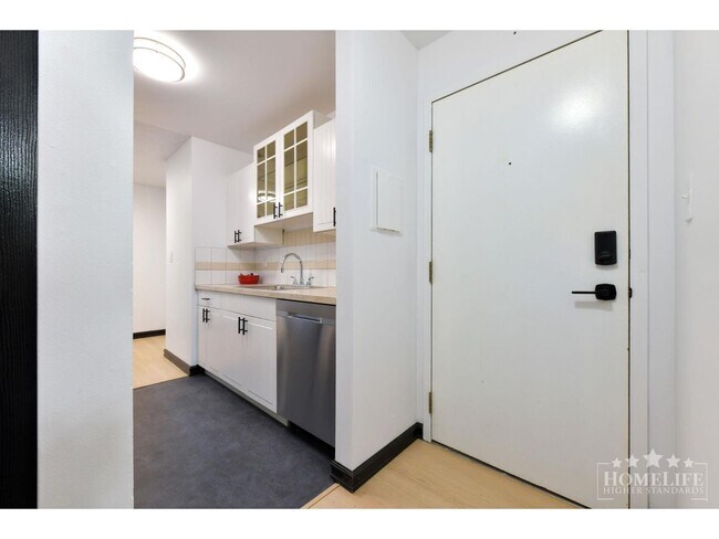 Photo - 1860 Southmere Crescent E Unité 107