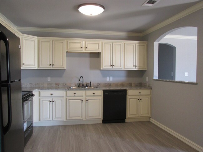 Kitchen - 1323 Springhill Rd