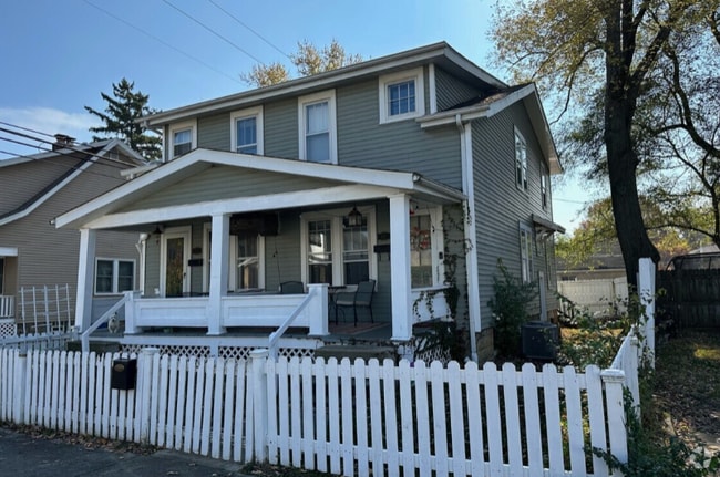 Building Photo - 433 Crestview Rd Rental