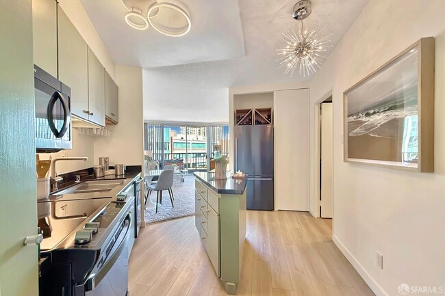 Photo - 1200 Gough St