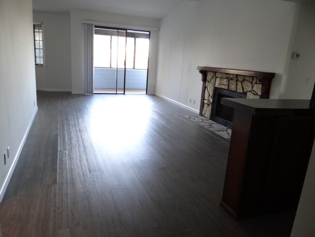 Building Photo - 310 Tahiti Way Unit 307 Rental