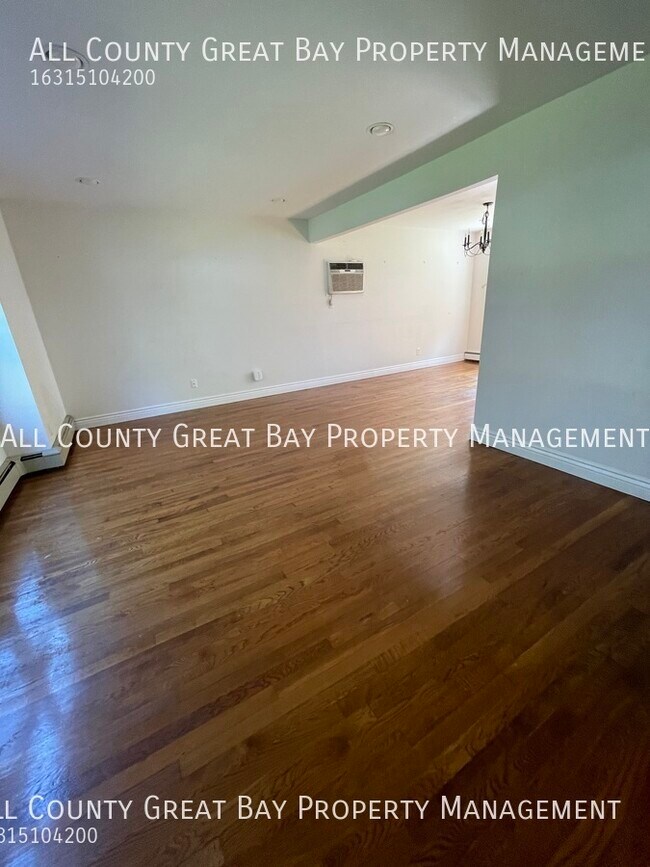 Photo - 4 Williamsburgh Ln