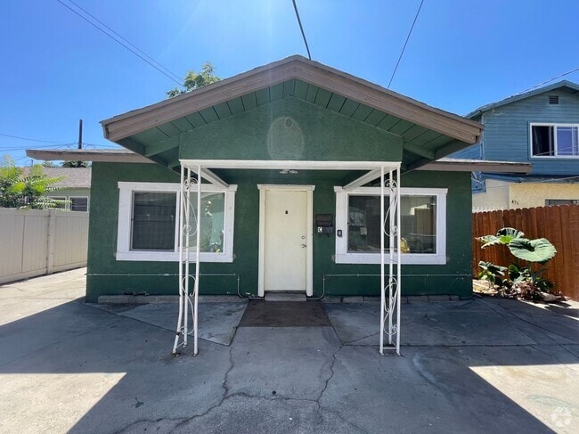 Building Photo - 480 E Plymouth St Rental