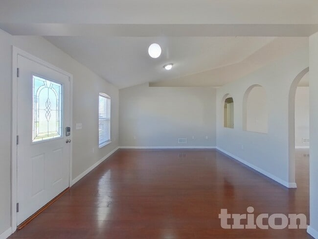 Photo - 970 Cambridge Ct