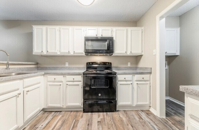 Photo - 3932 Wymess Dr