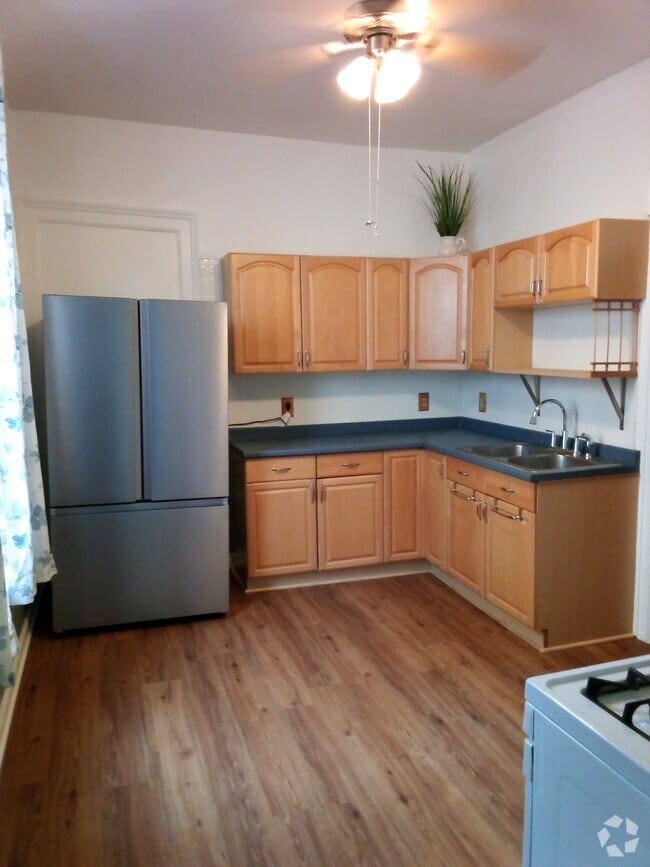 Building Photo - 505 Marcellus St Unit 3 Rental