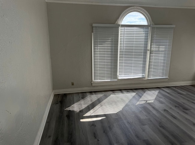 Photo - 2527 Cincinnati St Unidad 5