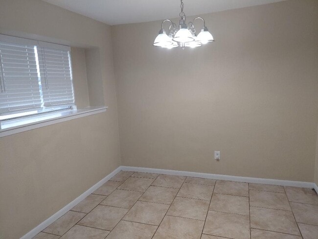 Photo - 5019 Tavenor Ln