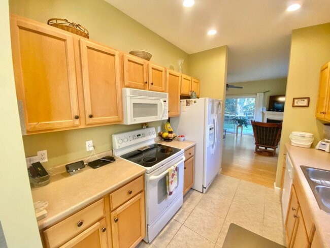 Building Photo - Furnished 2 or 3 bedroom condo Essex Junction