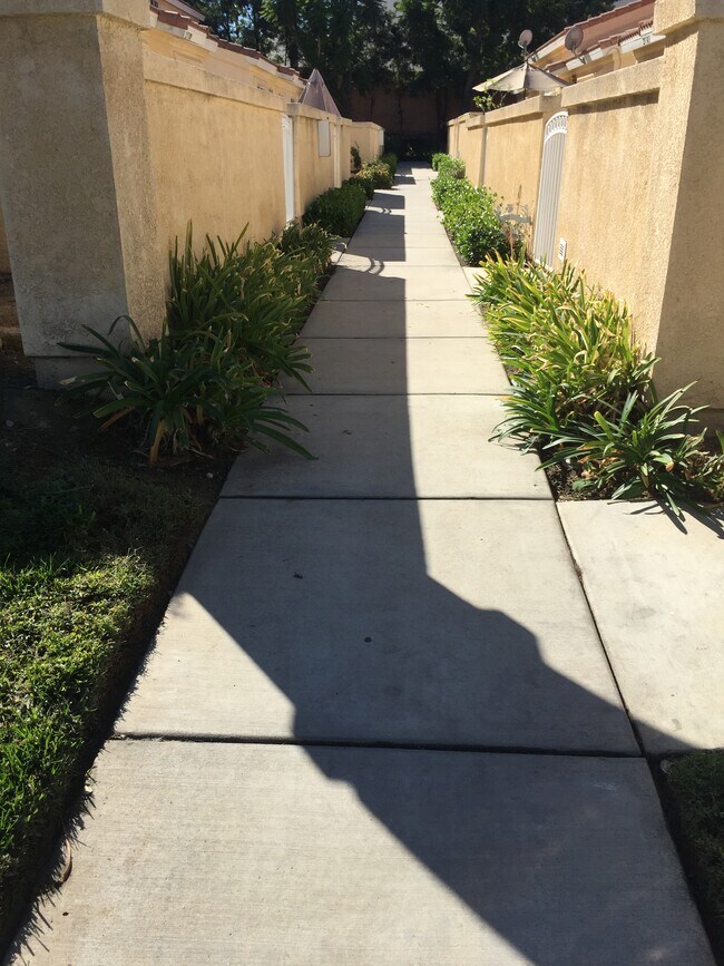Photo - 25621 Prospect Ave Townhome