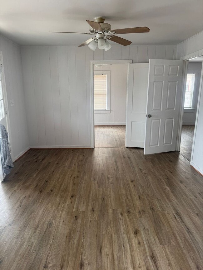 Photo - HUD ACCEPTED!! 3bedrooms 1bathroom  walking distance to 6th street shopping and restaurants