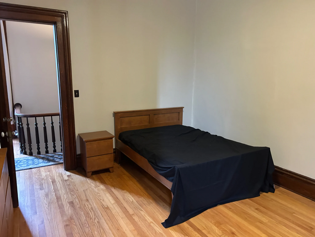 Bedroom - 198 9th St Apartments