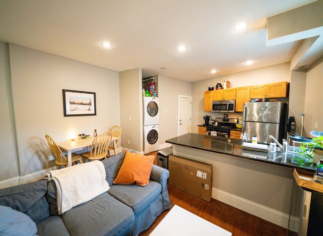 Building Photo - 344 Centre St Unit 1 Rental