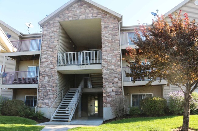 Top Level Westbury Condo for Rent! - Top Level Westbury Condo for Rent!