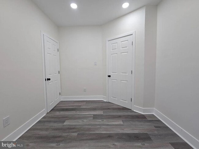 Photo - 962 Carver St
