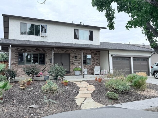 Building Photo - 3283 Fronda Dr