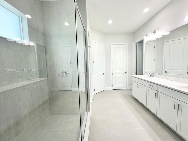 Photo - 5461 Empire Dr