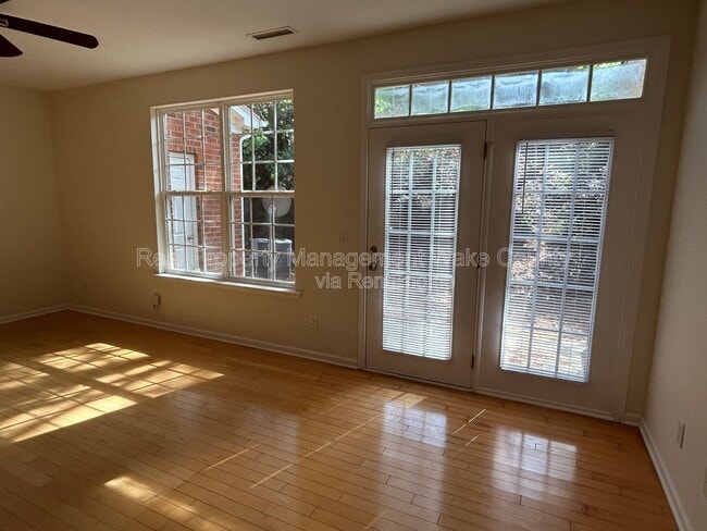 Photo - 119 Longchamp Ln