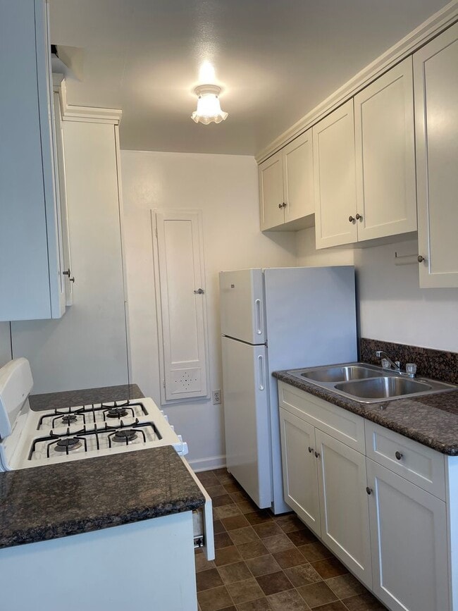 Photo - Large 1 Bedroom 1 Bath in Los Feliz! Unit 2