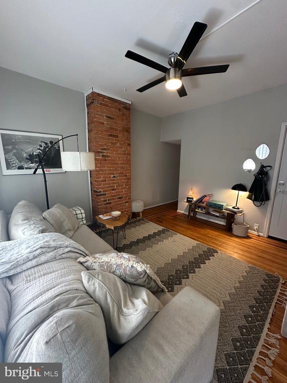 Building Photo - 275 Rochelle Ave