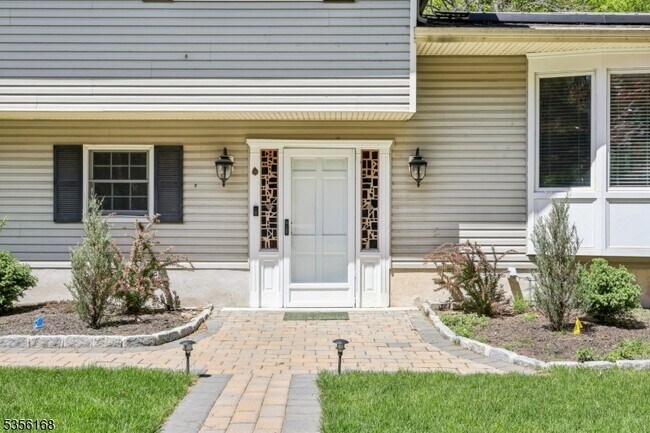 Photo - 275 Sycamore Ct