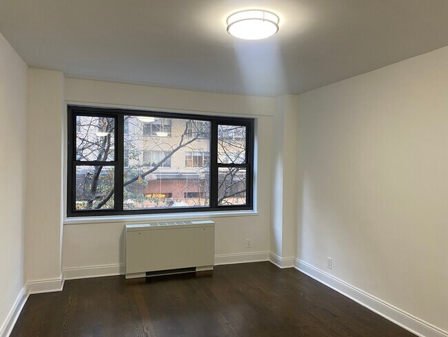 Photo - 401 E 57th St Apartments