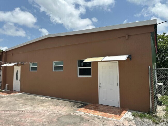 Building Photo - 17625 SW 160th Ave Unit 2 Rental