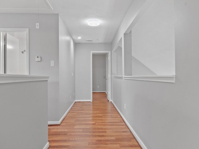 Building Photo - 3131 Signal Hill Dr