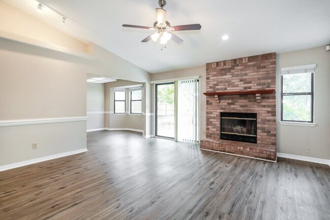 Photo - 2232 Alderney Ct