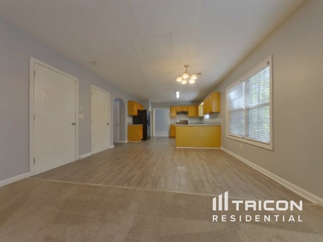 Photo - 291 Crestworth Crossing