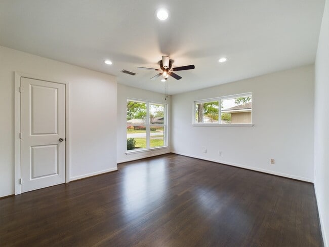 Building Photo - 2231 Latexo Dr