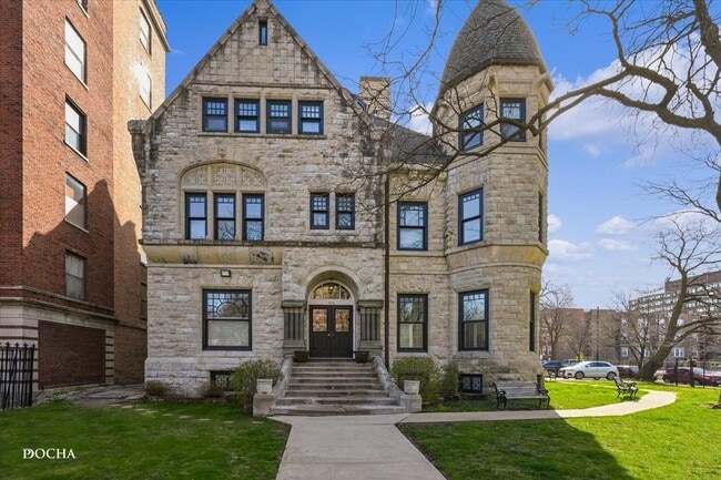 Building Photo - 4545 S Drexel Blvd Unit 2A