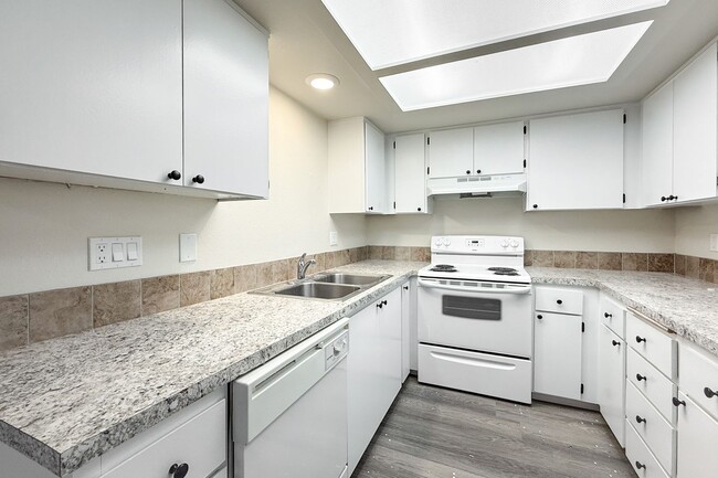 Photo - Avalon Court Apartments