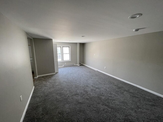 Photo - "Charming 3-Bedroom Haven on East Market Street – Your Perfect York Retreat!" Unit #4